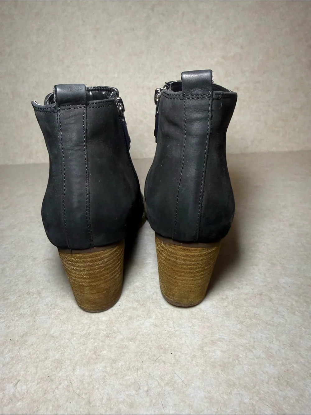 Blondo details zip